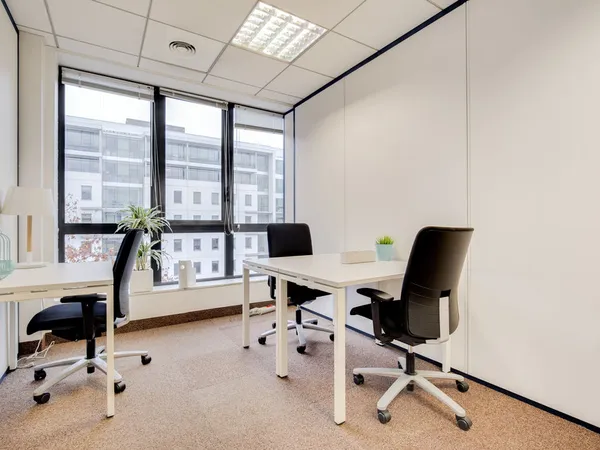 Trouvez un espace de bureau à Lyon Part Dieu Plaza pour 3 personnes où tout est pris en charge