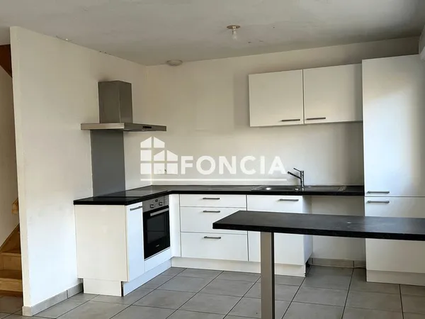 Appartement T4 en duplex avec stationnement et garage en sous-sol