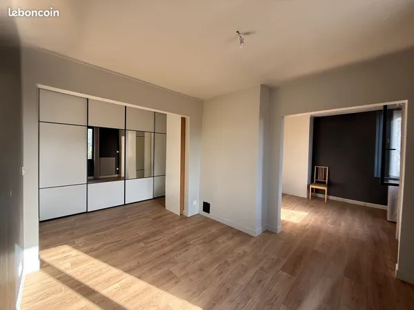 Maison rénovée 88 m², 2 chambres, bureau et terrasse