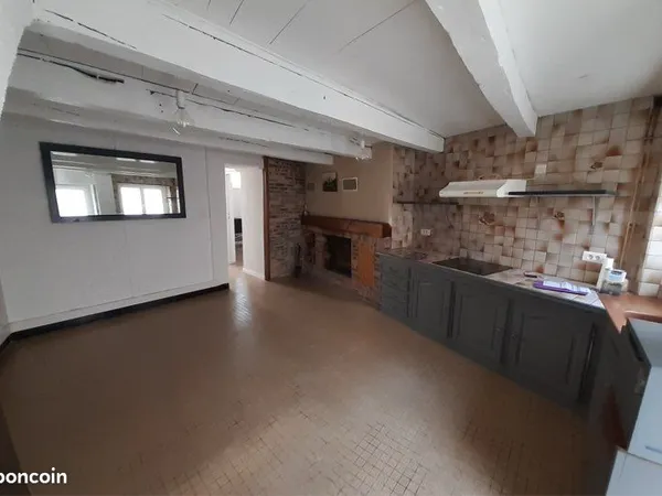 Maison de village meublée T2 bis avec extérieur