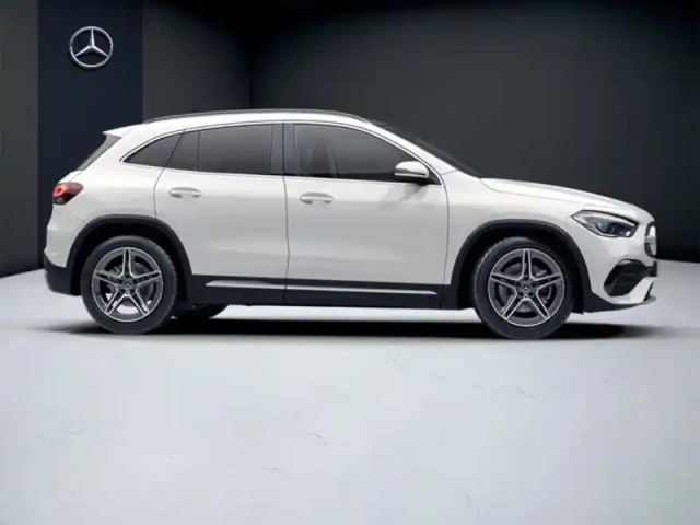 Mercedes Gla 220 d 4matic amg line — photo 17