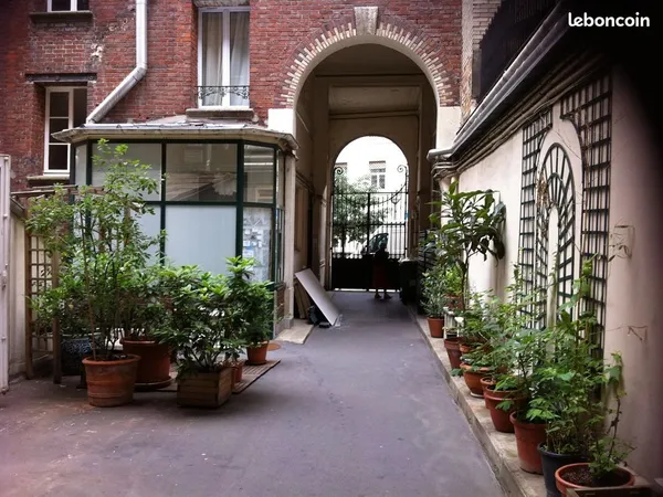Local commercial 254 m² PARIS