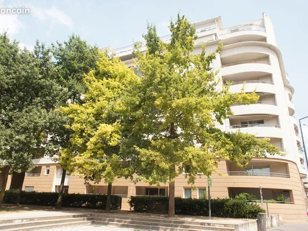 T2 de 41 m². Villeurbanne secteur Gratte Ciel, 6e étage avec vue dégagée sur parc