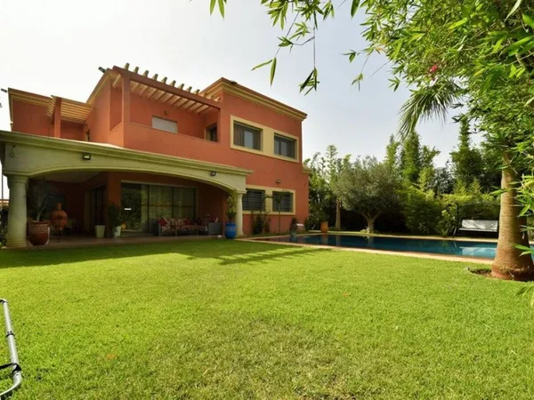 Villa - 888.65m ²