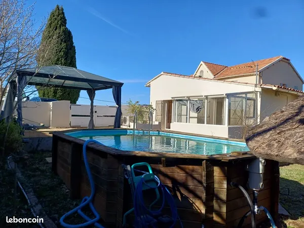 Maison plein pied rénovée avec jardin/piscine Venelles
