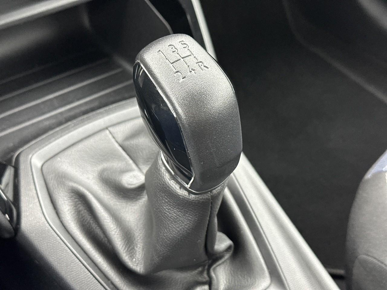 Peugeot 208 puretech 75 s&s bvm5 like — photo 24