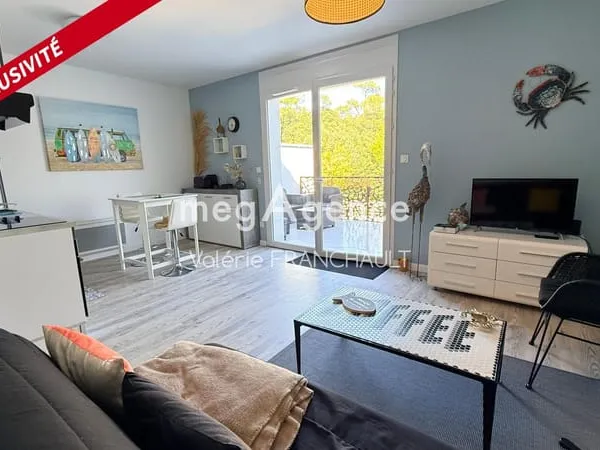 Studio cabine avec terrasse de 15 m², piscine chauffée, au coeur de la forêt de Longeville sur mer.
