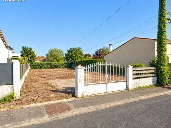 Terrain à bâtir de 370 m² à MERIGNAC (33)