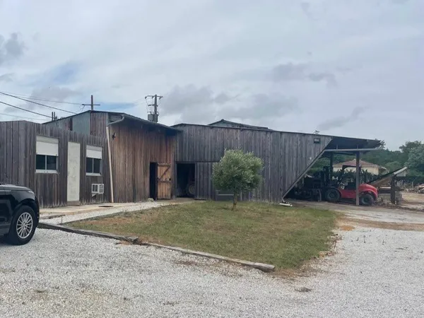 Bâtiment artisanal sur parcelle de 5600 m2