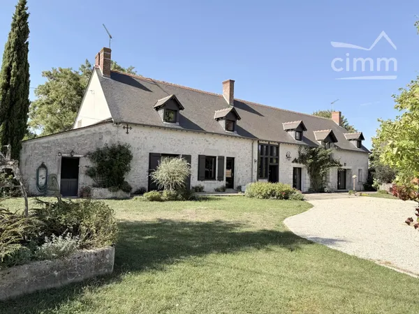 COUP DE CŒUR – Longère de charme sur 6 000 m² avec 6 chambres, granges et dépendances – 20 min de Bl