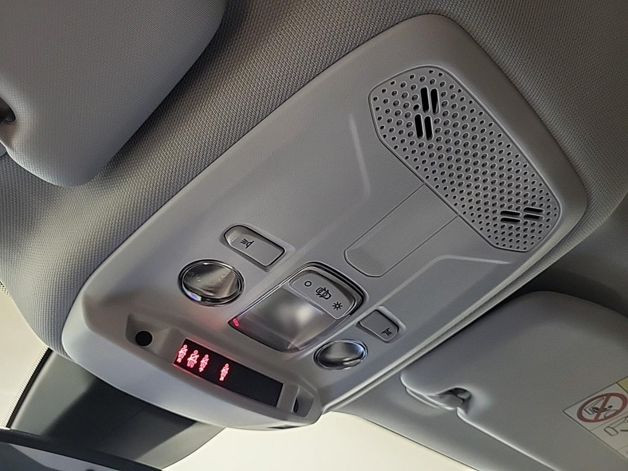 Peugeot 2008 puretech 130 s&s eat8 allure pack — photo 24