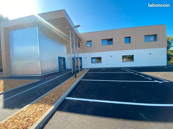 Local 105 m² BENODET