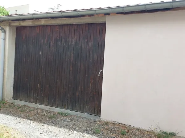 Grand garage
