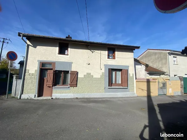 Maison d'environ 70 m² avec jardin et garage (terrain total de 270 m²)