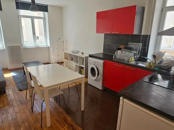 Chambre meublée avec sdb privative_Appartement 2 chambres_Thionville Hypercentre-Gare
