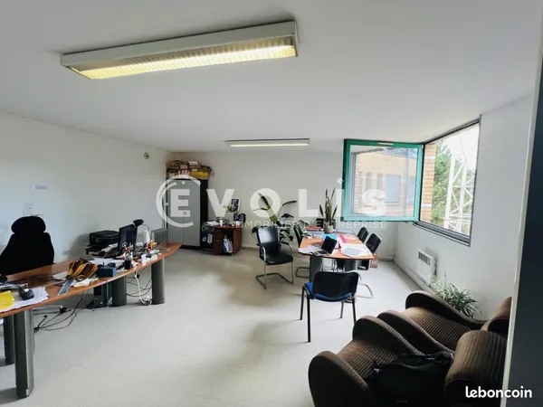 Bureaux 77 m²
