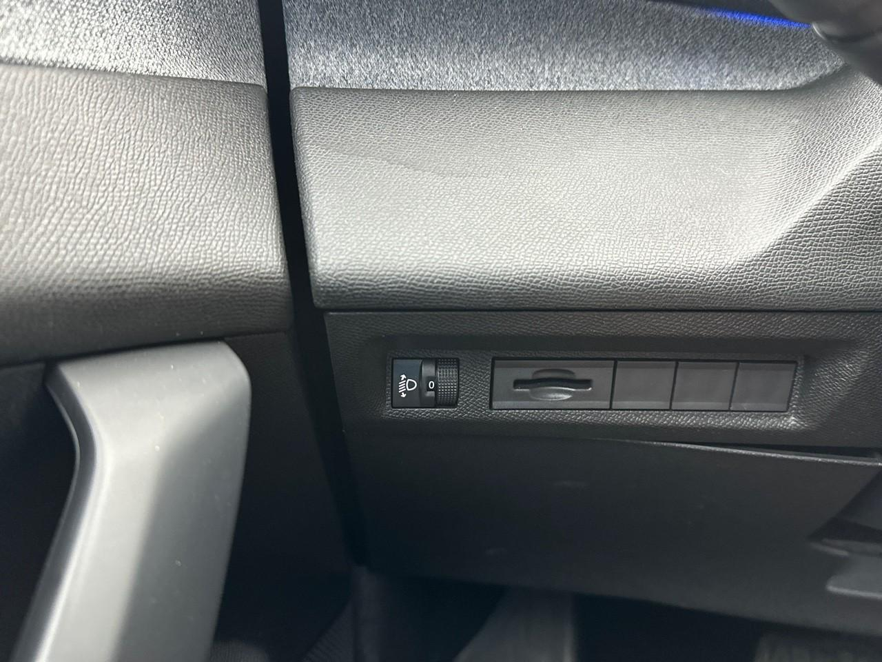 Peugeot 308 puretech 130ch s&s eat8 allure — photo 17