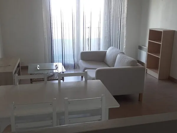 APPARTEMENT TYPE 2 MEUBLE AVEC TERRASSE ET PARKING COUVERT TOULOUSE BAZACLE/PONT DES CATALANS