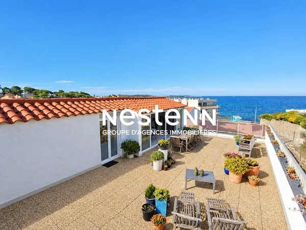 Six Fours Les Plages-CORNICHE DU RAYOLET. Bien immobilier atypique avec vue mer exceptionnelle et tr