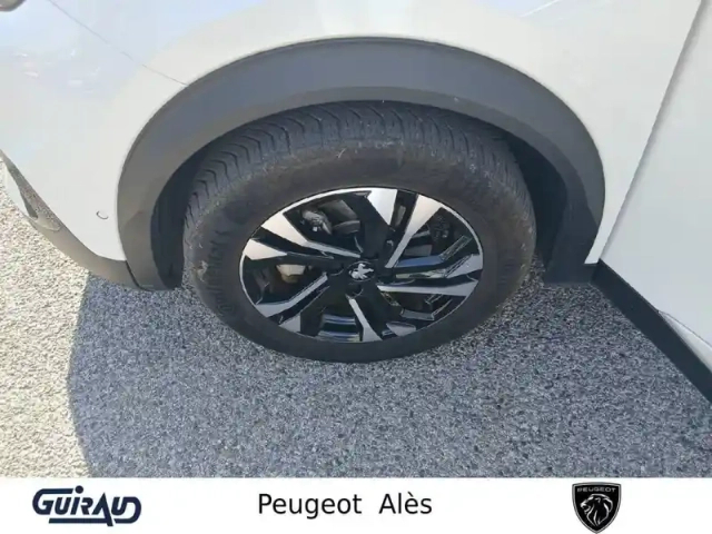 Peugeot 2008 electrique 136 ch — photo 12