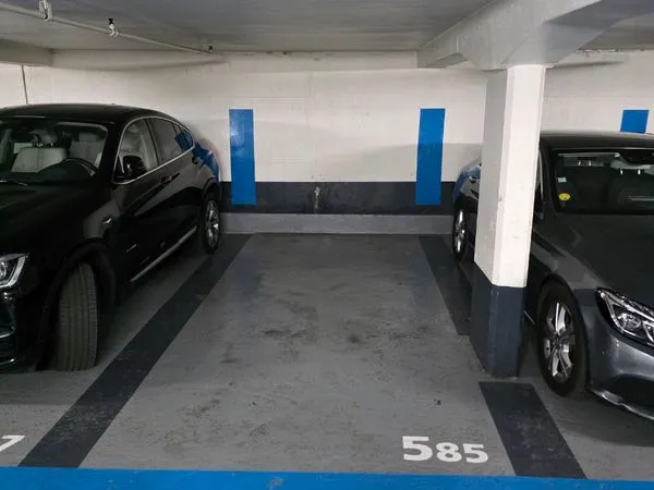 Place de parking sécurisée — Indigo Victor Hugo / Pompe (Paris 16)