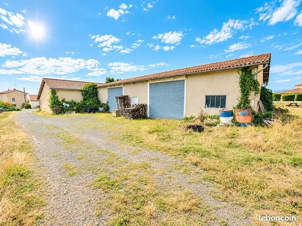 Entrepôt 400 m² SAINT ETIENNE DES OULLIERES