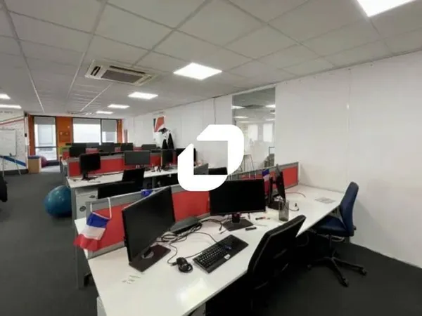 Bureau 700 m²