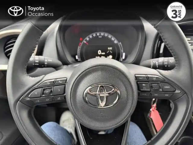 Toyota Aygo x 1.0 vvt-i 72ch design s-cvt — photo 28