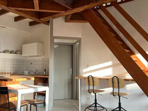 A LOUER - Centre-ville de FONTENAY-LE-COMTE, appartement meublé