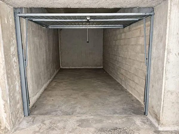 Garage fermé sécurisé - Quartier Saint Louis