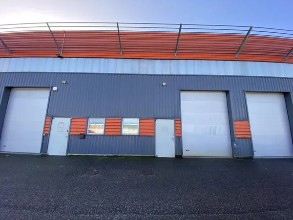 Local d'activité 140 m²