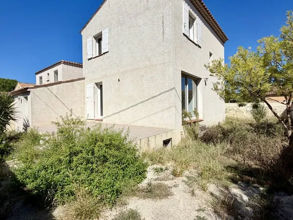 À VENDRE Maison familiale avec jardin et garage au coeur de