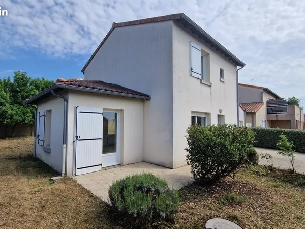 Maison 96 m², 3 chambres, jardin et garage - Saint-Benoît