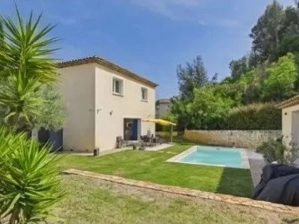 Villa 4 pièces 145 m²