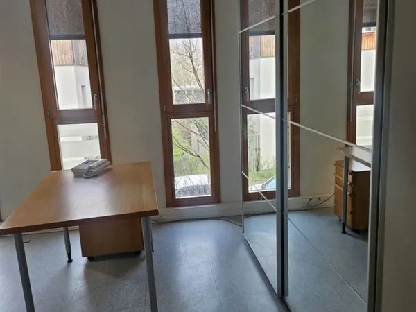 louer local ou bureau 23 m carré LYON 9