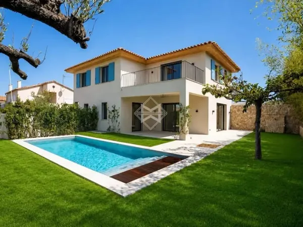 Maison 7 pièces 252 m²