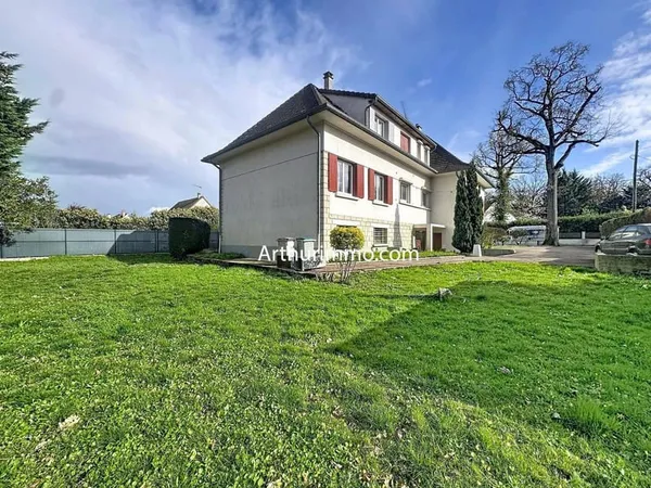 Maison 10 pièces 220 m²