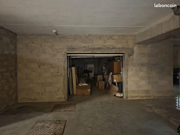 Grand box fermé / Local de stockage sécurisé de 67 m² - Bagneux (92)