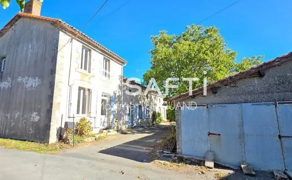 Longère 158m², 3 chambres, 1090m² de terrain avec dépendances.