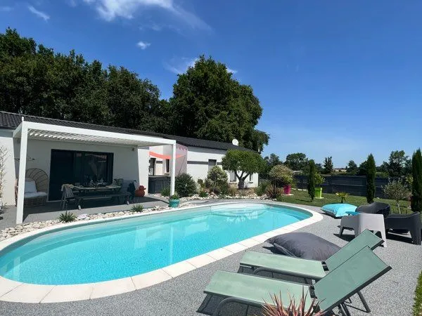 Maison contemporaine de 117m² avec piscine - DPE A - Terrain paysagé 940 m²