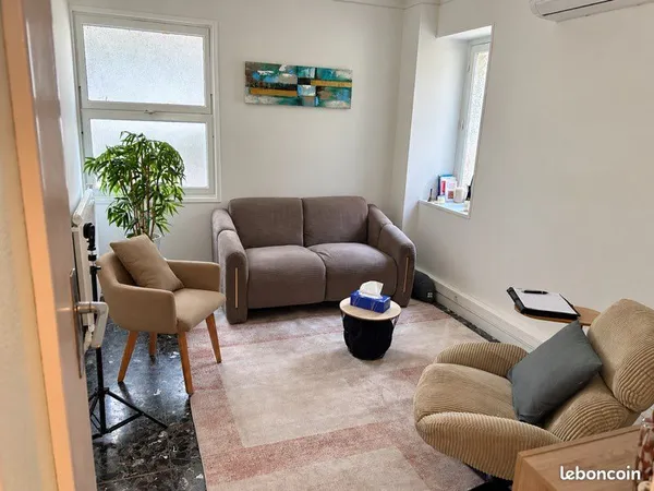 Cabinet / bureau professionnel 10 m² - Hyères - Temps plein