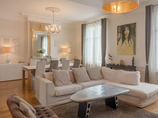 EXCLUSIVITE-Quartier Dauphine -Maison bourgeoise avec 2 gara