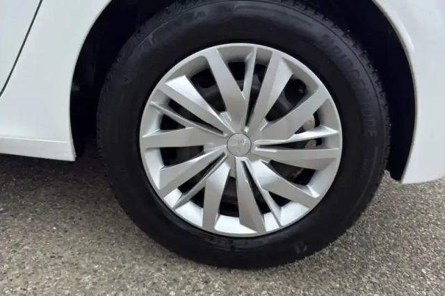 Peugeot 208 puretech 75 s&amp;s bvm5 — photo 23