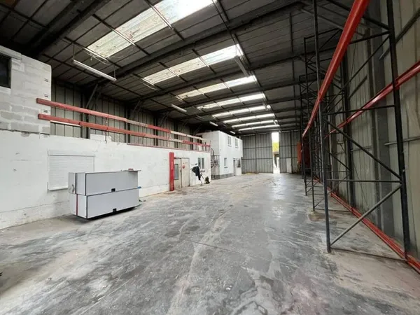 Local d'activité 380 m²