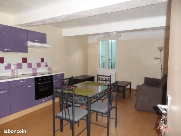 Duplex T3 traversant de 46 m² - Place de l'Hôtel de Ville, Manosque - 650 /mois