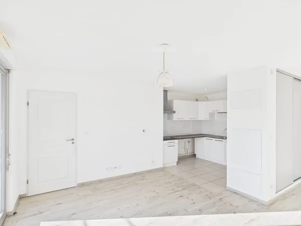 Appartement 2 pièces avec cuisine équipée - parking et terrasse - Résidence Carré Lumières