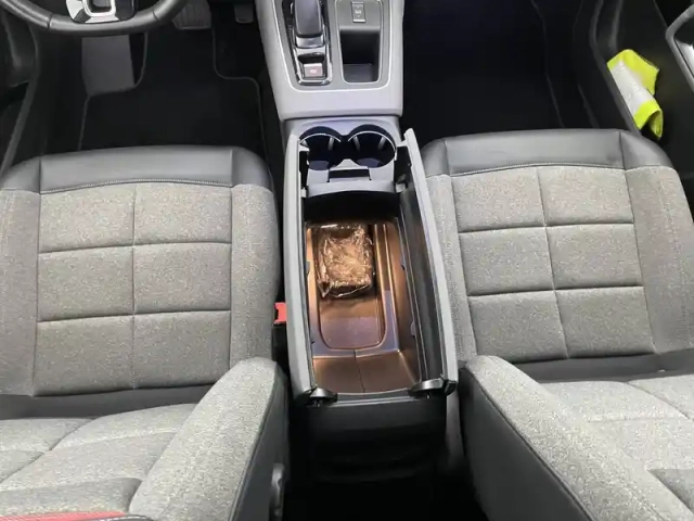 Citroën C5 Aircross hybride rechargeable 225 s&amp;s e-eat8 — photo 25