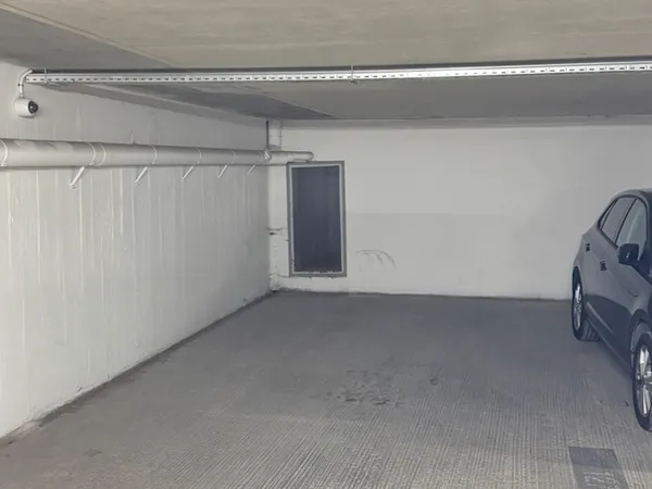 Loue parking - 13m²