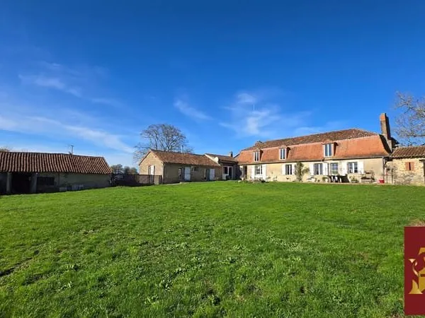 ANCIEN MONASTERE de 214 m2 sur 50 ha - Idéal élevage chevaux -