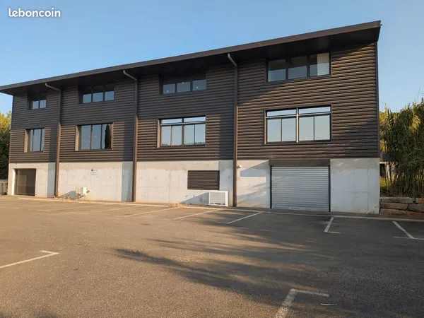 Depot a louer carnoules